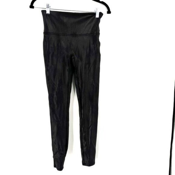 Spanx Faux Leather Leggings Compression Coated Slimming Size Size Medium Black - Picture 3 of 13